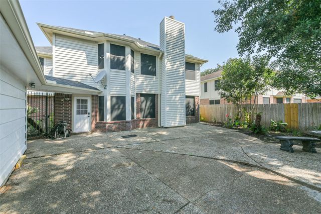 2509 S Mission Circle, Friendswood, TX 77546