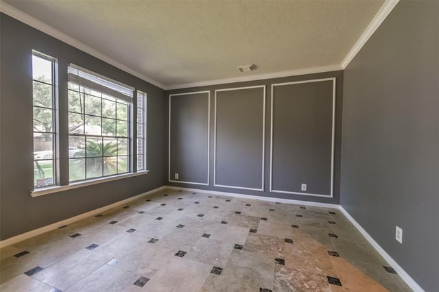 2509 S Mission Circle, Friendswood, TX 77546