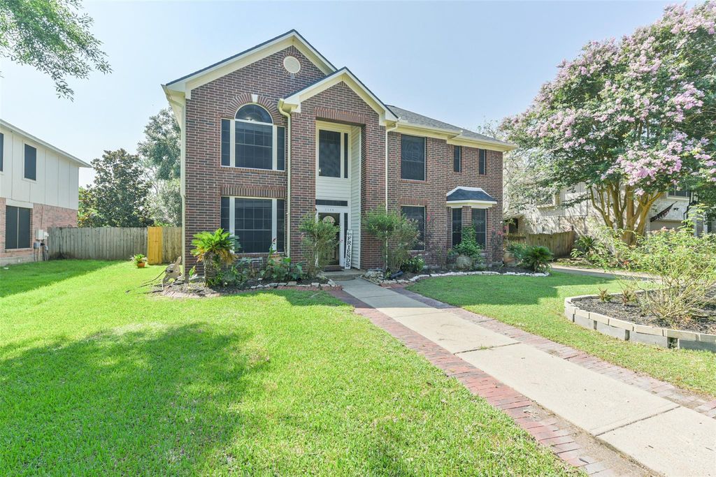 2509 S Mission Circle, Friendswood, TX 77546