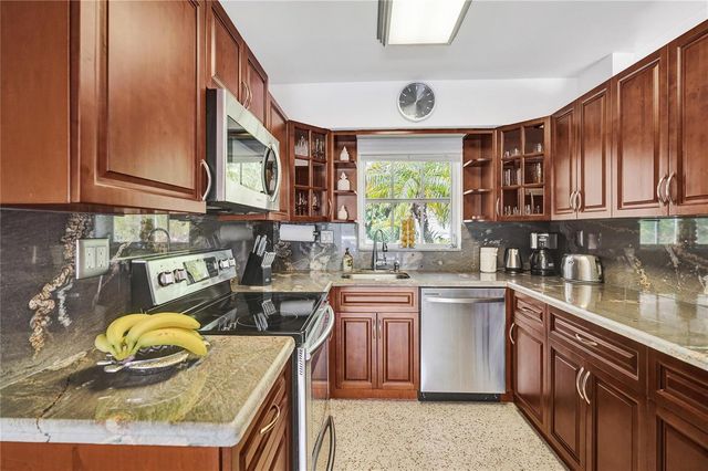3230 S Terra Mar Drive, Lauderdale By The Sea, FL 33062