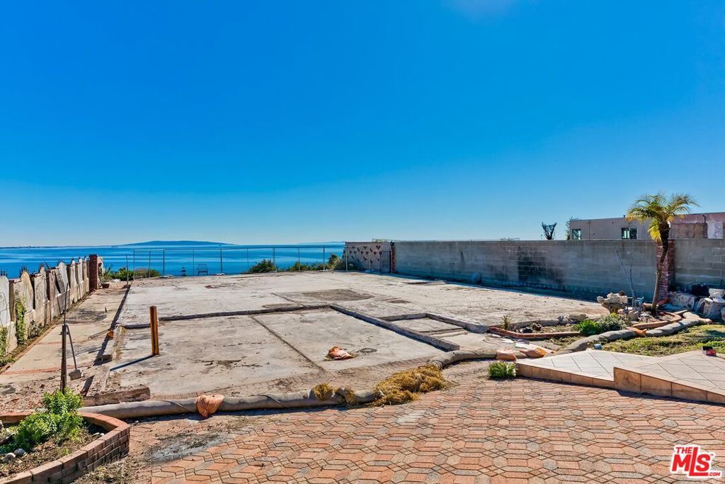 Image 17 of property listing at 18414 Coastline Drive, Malibu, CA 90265