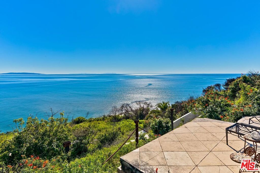 Image 18 of property listing at 18414 Coastline Drive, Malibu, CA 90265