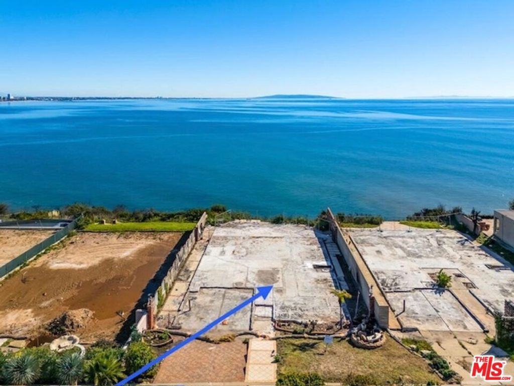 Image 2 of property listing at 18414 Coastline Drive, Malibu, CA 90265