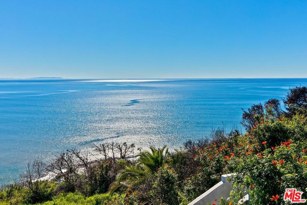 Image 21 of property listing at 18414 Coastline Drive, Malibu, CA 90265