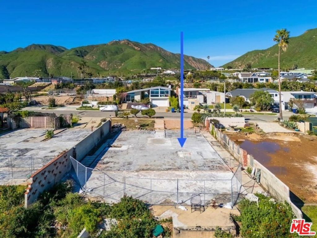 Image 4 of property listing at 18414 Coastline Drive, Malibu, CA 90265