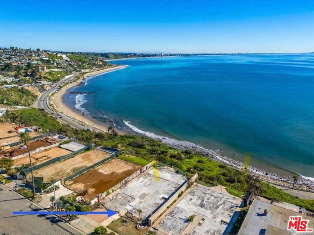 Image 5 of property listing at 18414 Coastline Drive, Malibu, CA 90265