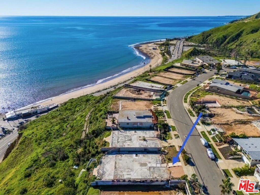 Image 6 of property listing at 18414 Coastline Drive, Malibu, CA 90265