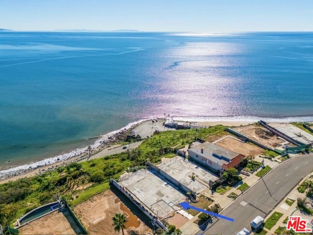 Image 7 of property listing at 18414 Coastline Drive, Malibu, CA 90265