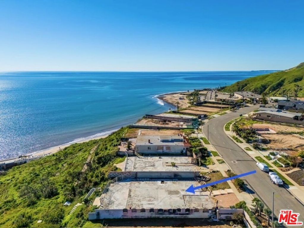 Image 9 of property listing at 18414 Coastline Drive, Malibu, CA 90265