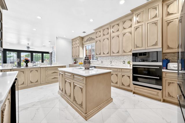 328 Leeward Circle, Azle, TX 76020