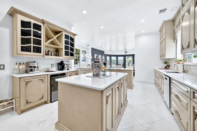 328 Leeward Circle, Azle, TX 76020