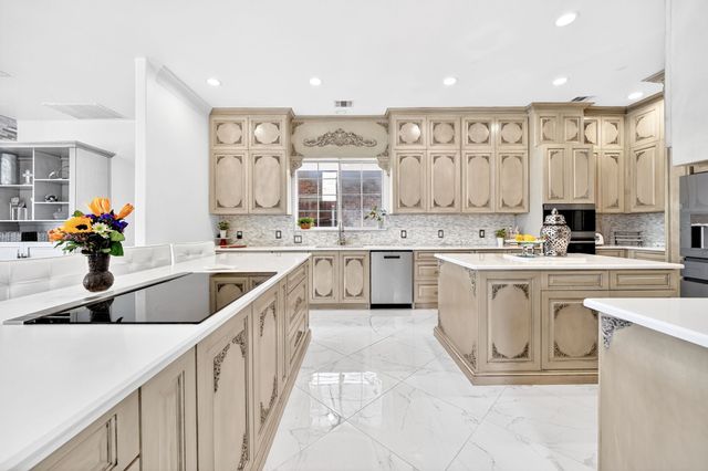 328 Leeward Circle, Azle, TX 76020