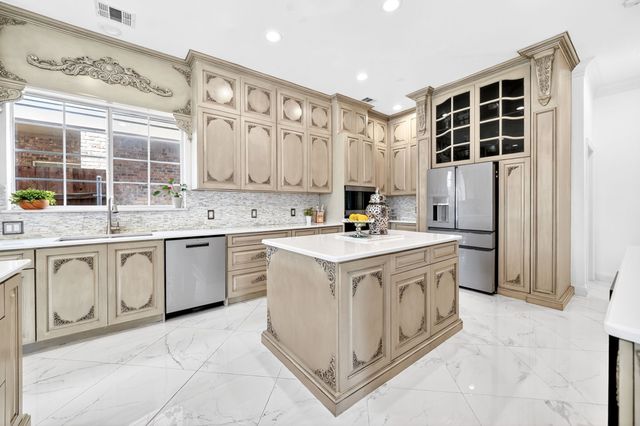 328 Leeward Circle, Azle, TX 76020