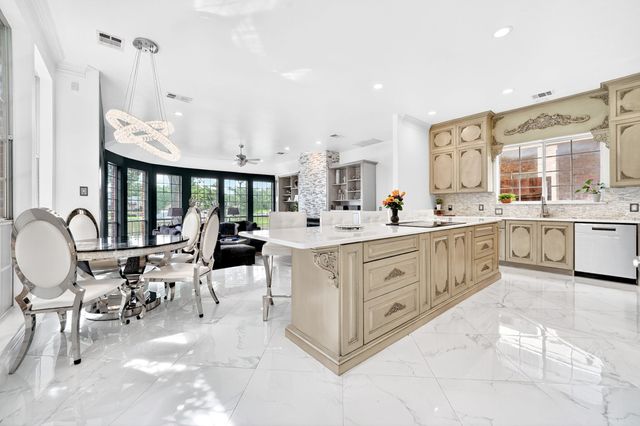 328 Leeward Circle, Azle, TX 76020