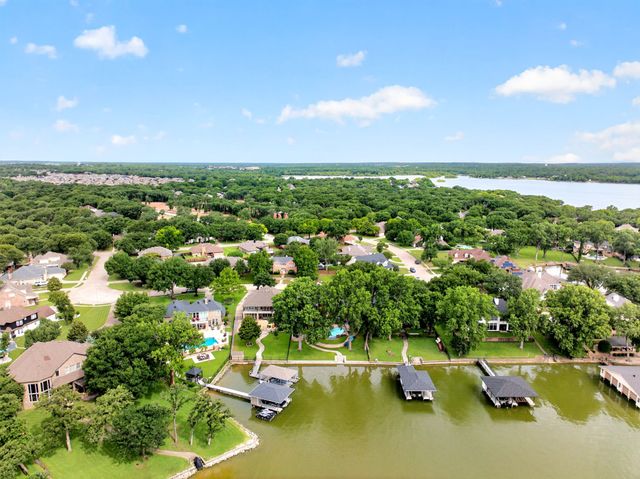 328 Leeward Circle, Azle, TX 76020