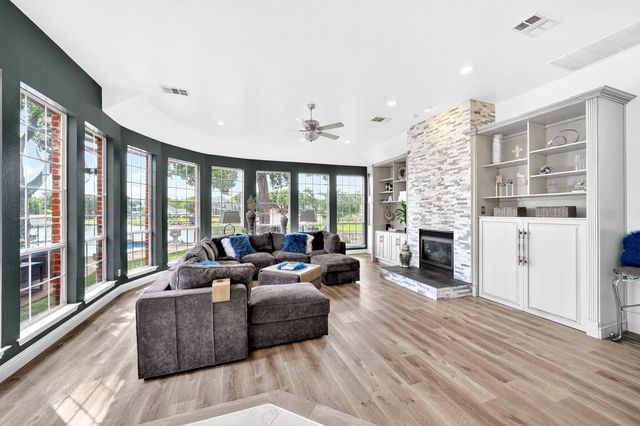 328 Leeward Circle, Azle, TX 76020