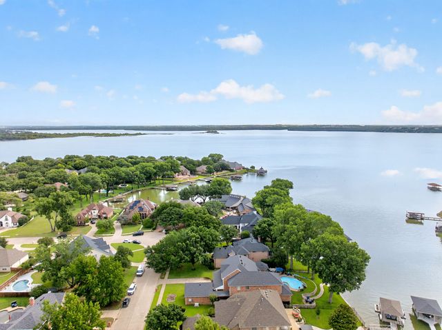 328 Leeward Circle, Azle, TX 76020