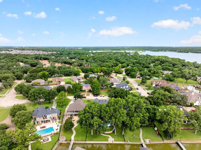 328 Leeward Circle, Azle, TX 76020