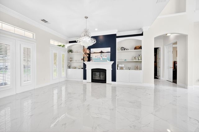 328 Leeward Circle, Azle, TX 76020