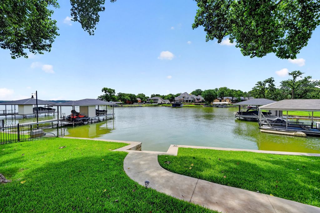 328 Leeward Circle, Azle, TX 76020