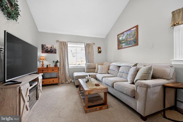 12 DIGBY DR, Blackwood, NJ 08012