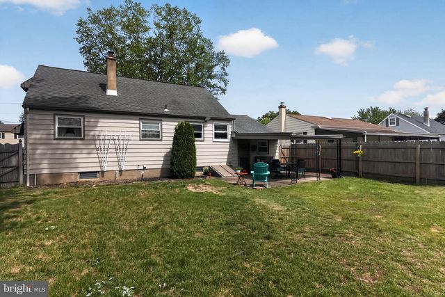 12 DIGBY DR, Blackwood, NJ 08012