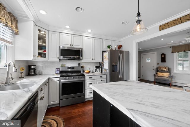 12 DIGBY DR, Blackwood, NJ 08012
