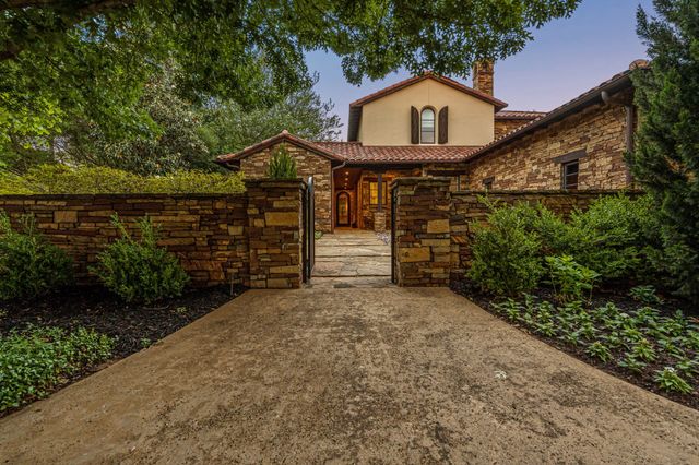 2215 King Fisher Drive, Westlake, TX 76262