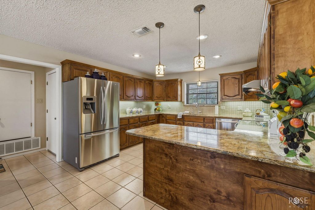 Image 10 of property listing at 153 Edinburgh Road, San Angelo, TX 76901