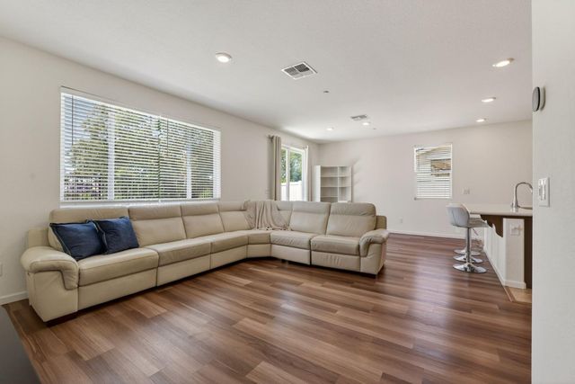 7978 Cobb St, Citrus Heights, CA 95610