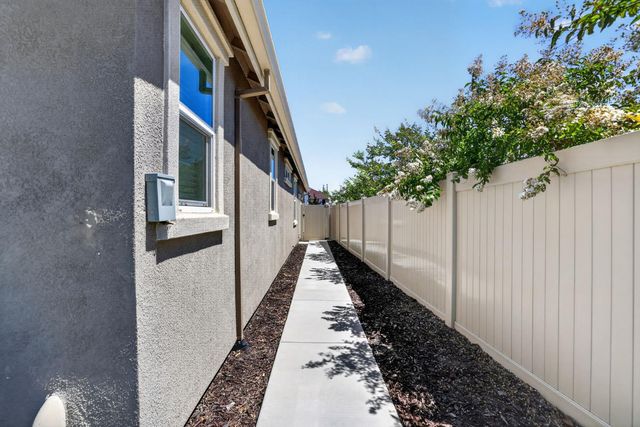 7978 Cobb St, Citrus Heights, CA 95610