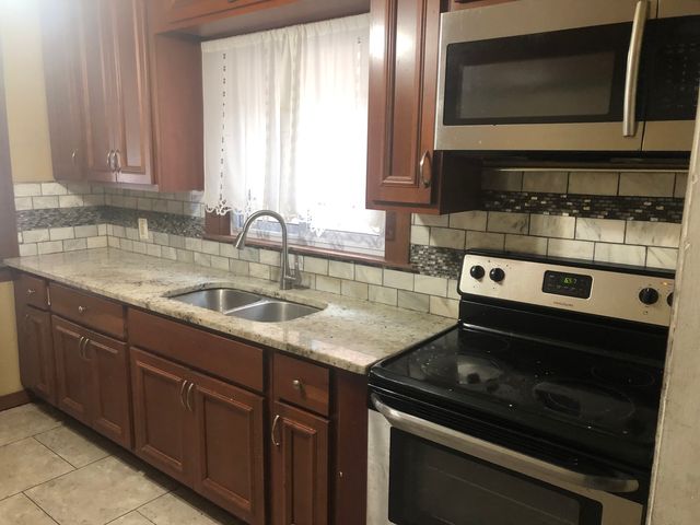 7153 W 72nd Street, Nottingham Park, IL 60638