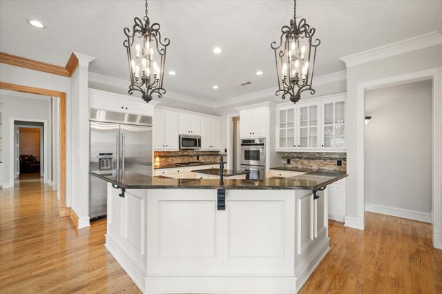 901 Walnut Falls Circle, Mansfield, TX 76063