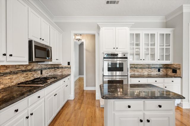 901 Walnut Falls Circle, Mansfield, TX 76063