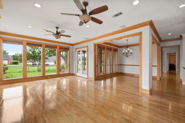 901 Walnut Falls Circle, Mansfield, TX 76063