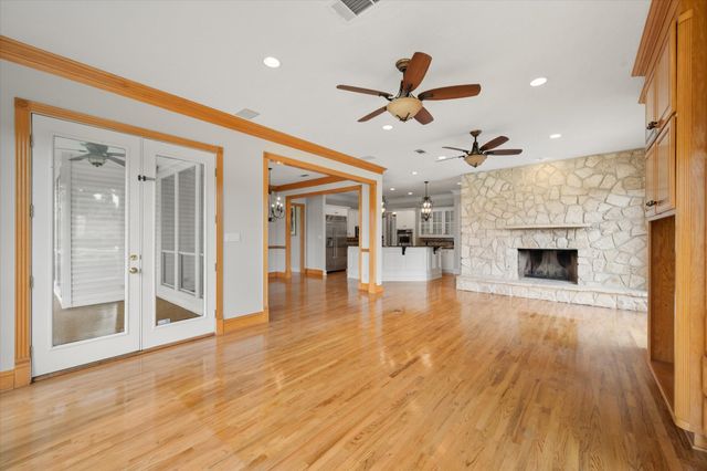 901 Walnut Falls Circle, Mansfield, TX 76063