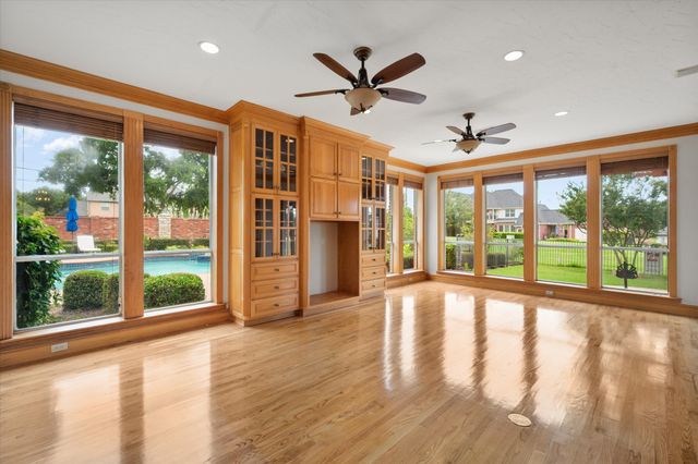 901 Walnut Falls Circle, Mansfield, TX 76063