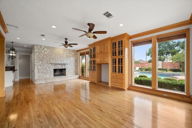 901 Walnut Falls Circle, Mansfield, TX 76063