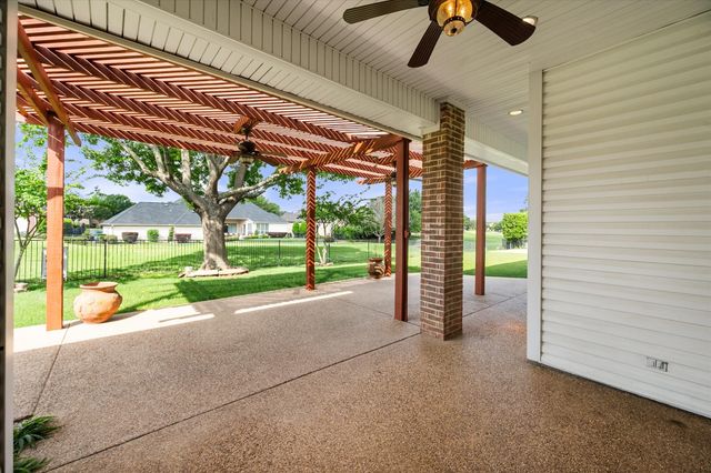 901 Walnut Falls Circle, Mansfield, TX 76063