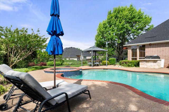 901 Walnut Falls Circle, Mansfield, TX 76063