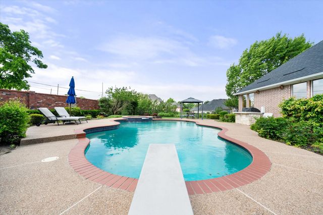 901 Walnut Falls Circle, Mansfield, TX 76063