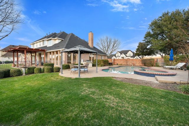 901 Walnut Falls Circle, Mansfield, TX 76063