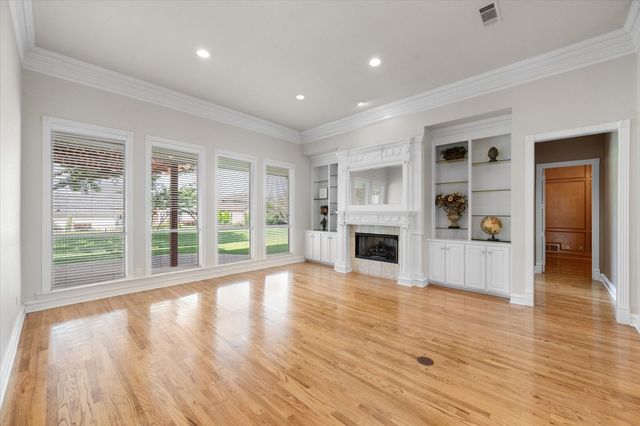 901 Walnut Falls Circle, Mansfield, TX 76063