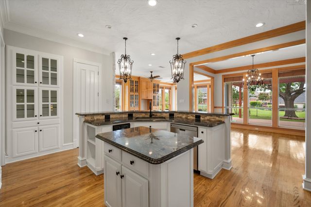 901 Walnut Falls Circle, Mansfield, TX 76063