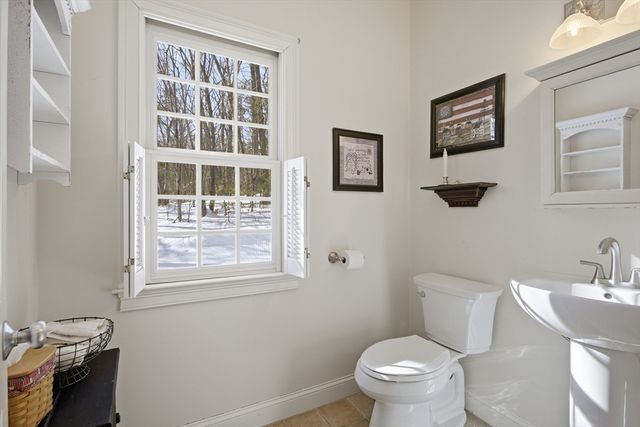 11 Quail Run, Bolton, MA 01740