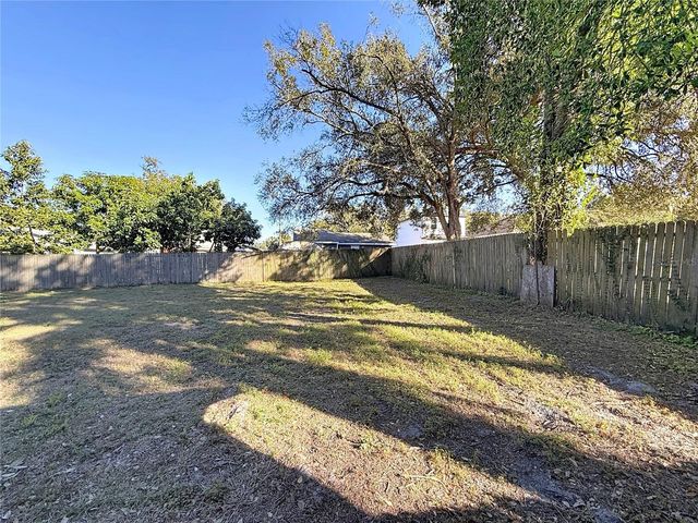 8717 N DEXTER AVENUE, Tampa, FL 33604