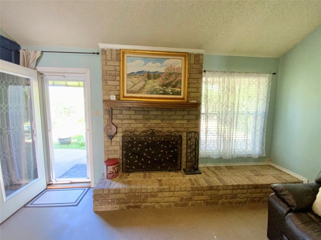 6917 Penhurst Drive, Fort Worth, TX 76133