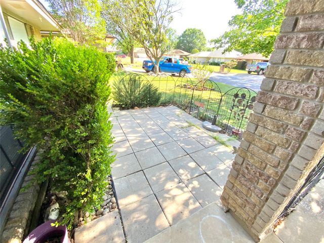 6917 Penhurst Drive, Fort Worth, TX 76133