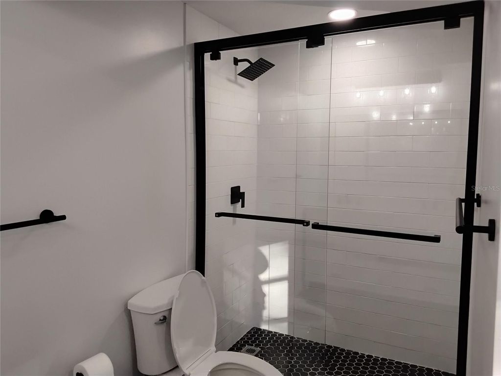 Image 4 of property listing at Address unavailable.