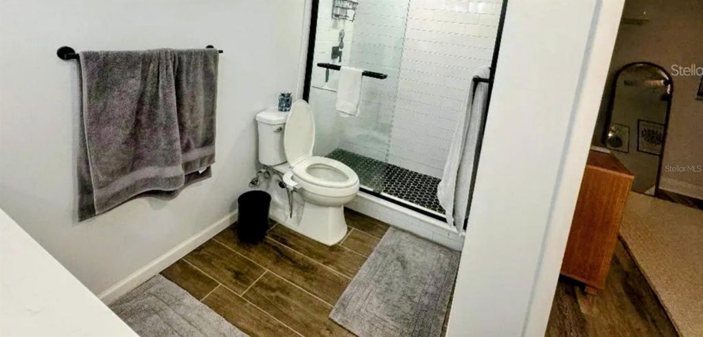 Image 6 of property listing at Address unavailable.